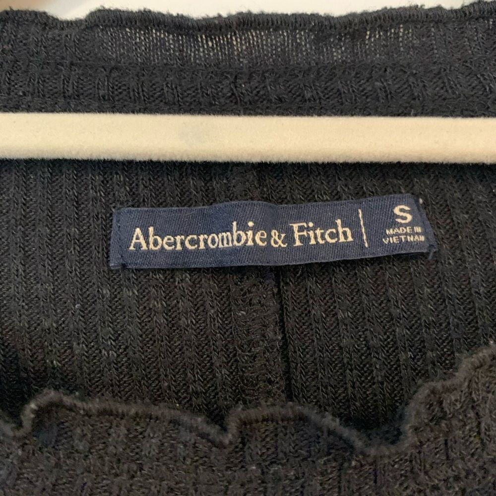 Abercrombie & Fitch Ribbed Knit Cropped Top Black Size Small Ruffle Accents - Picture 2 of 5